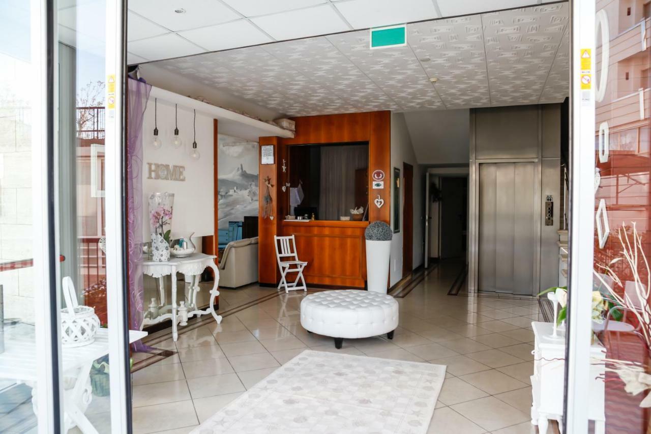 Hotel Venus リミニ エクステリア 写真